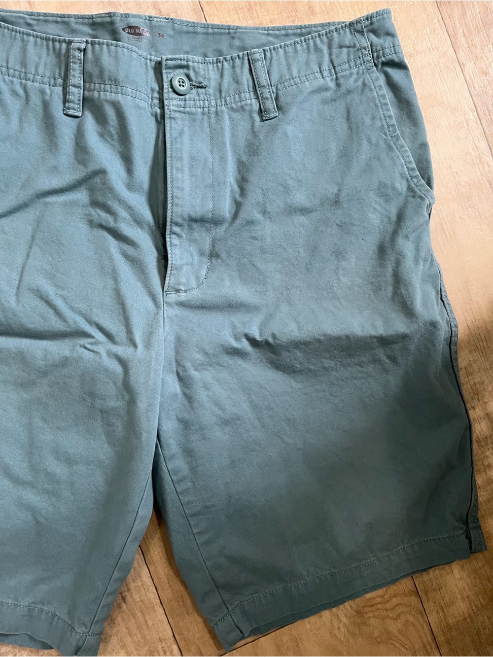 Men’s old navy shorts - Picture 3 of 6